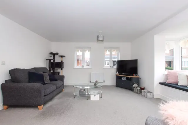Waring Crescent, Aston Clinton, HP22, photo 3