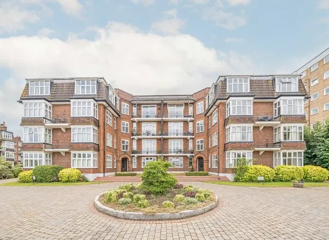 Portsmouth Road, Surbiton, KT6, photo 1