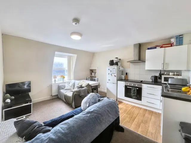 Seaton Avenue, Flat, photo 1
