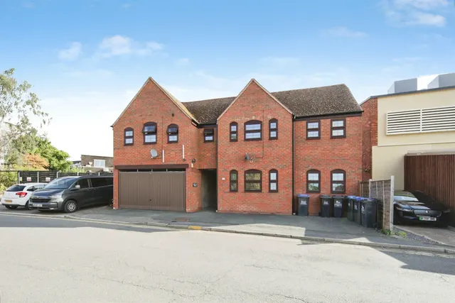 The Square, Kenilworth, CV8, photo 1