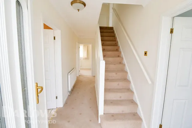 Whiterock Close, Pontypridd, photo 2