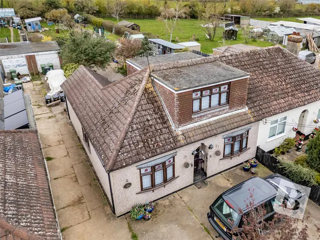 Photo 3 — Eversley Road, Bowers Gifford, Essex, SS13