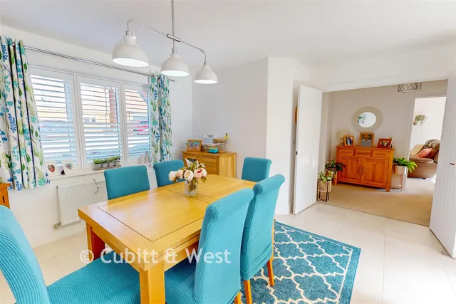 Sinclair Drive, Codmore Hill, RH20, photo 3