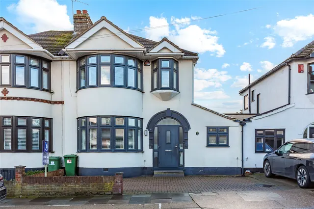 Ferguson Avenue, Gidea Park, RM2, photo 1
