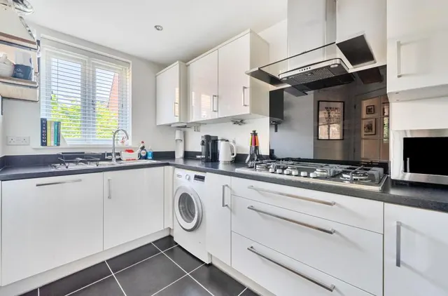 Samborne Drive, Wokingham, RG40, photo 2