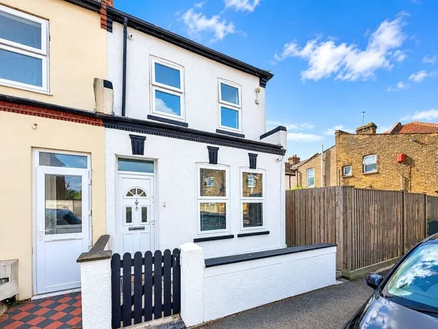 Charlieville Road, Erith, DA8, photo 1