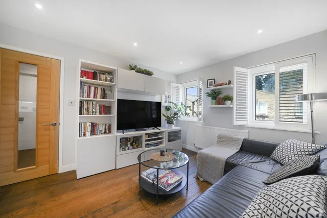Cubitt Terrace, London, SW4, photo 1
