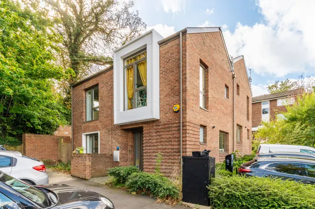 22a Ravensdale Gardens, London, photo 1