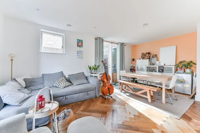 Photo 3 — 22a Ravensdale Gardens, London