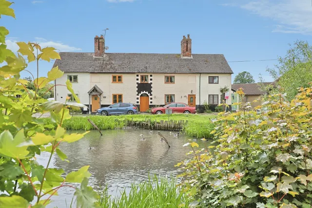 3 bedroom character property — Goose Green, Ashill