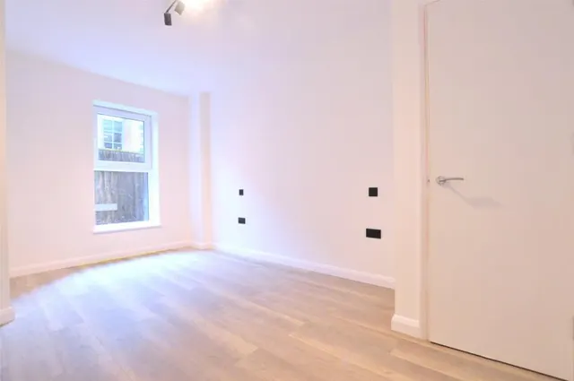 London Road, Redhill, RH1, photo 3