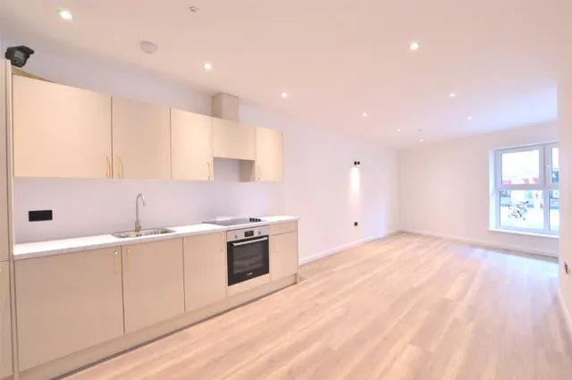 London Road, Redhill, RH1, photo 2