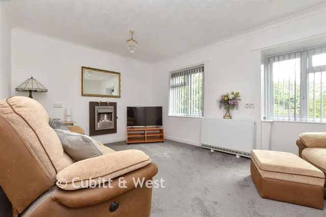 Henbit Close, Tadworth, KT20, photo 2