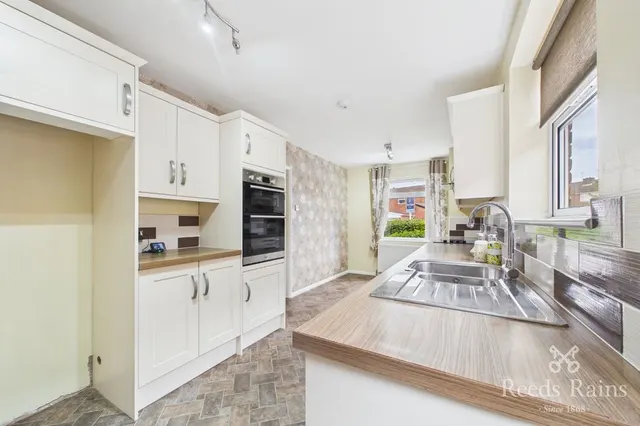 Photo 3 — Hoades Avenue, Woodsetts, South Yorkshire, S81
