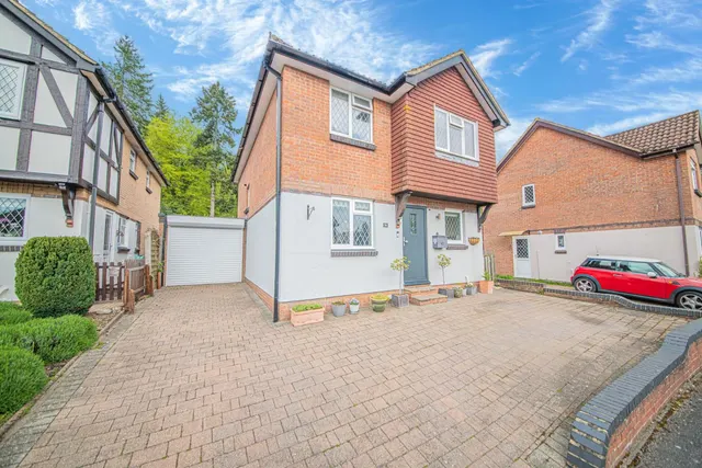 Mitre Copse, Bishopstoke, EASTLEIGH, Hampshire, SO50 8QE, photo 1