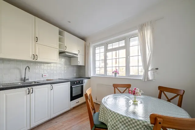 Clifton Gardens London NW11, photo 1