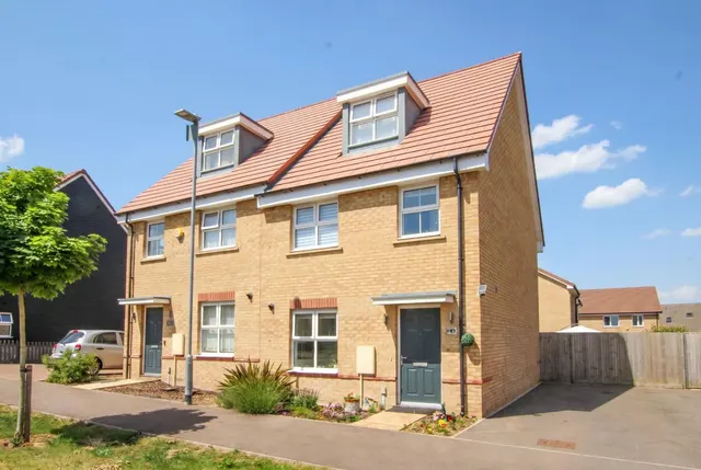 Wallis Drive, Leighton Buzzard, LU7, photo 1