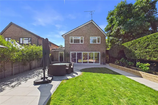 Ambleside Road, Lightwater, GU18, photo 1