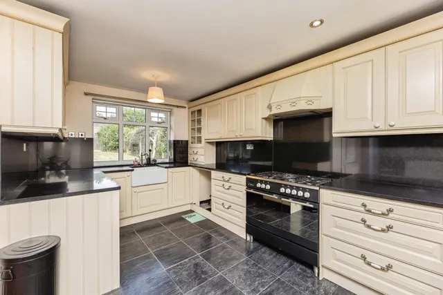 Photo 2 — Chatsworth Avenue, Pontefract