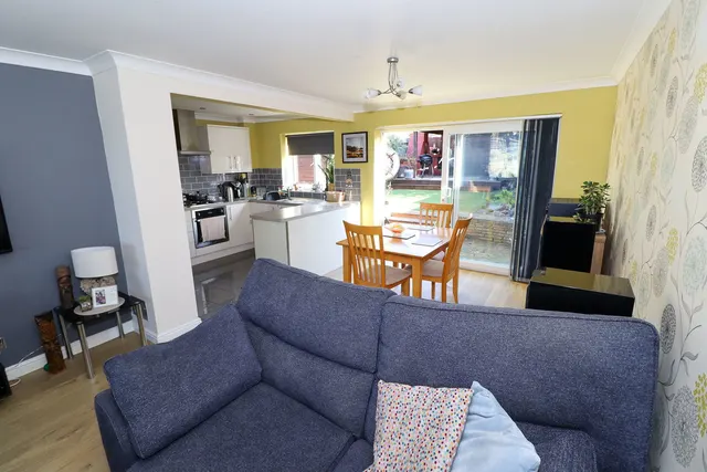 Philip Gardens, St. Neots, PE19, photo 3