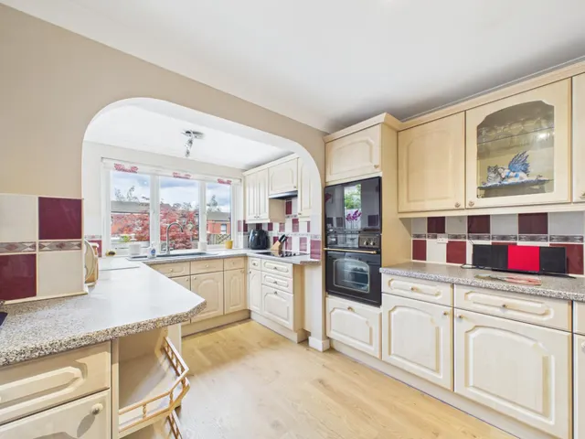 Photo 3 — Carron Close, Tilehurst, Reading, RG30
