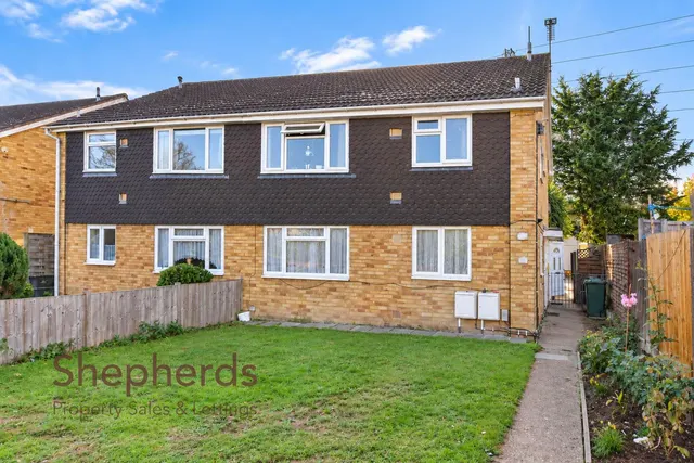 2 bedroom flat, Perrysfield Road, Cheshunt, EN8