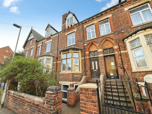 Avenue Road, Grantham, photo 1