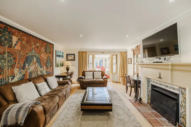 Five Bedroom Barn Conversion in Choseley, photo 2
