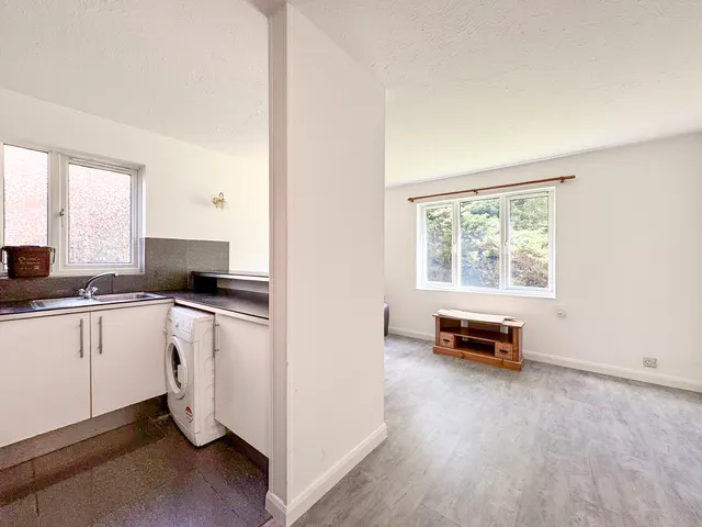 Pavilion Way, Edgware, HA8, photo 2