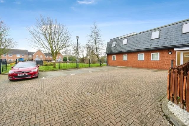 Addenbrookes Road, Newport Pagnell, MK16, photo 3