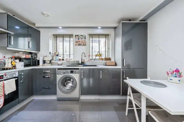 Addenbrookes Road, Newport Pagnell, MK16, photo 2