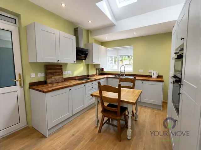 Hazel Avenue, Clayton Le Moors, BB5, photo 2