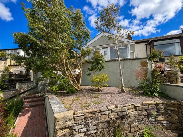 Hazel Avenue, Clayton Le Moors, BB5, photo 1