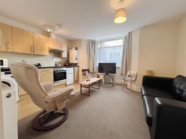 Photo 2 — 634, Fishponds road, Fishponds, Bristol, BS16 3HU