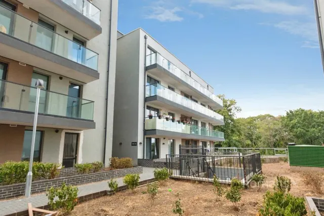 Farnborough Road, Farnborough, GU14, photo 1