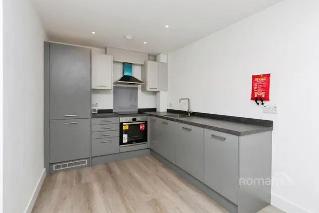 Farnborough Road, Farnborough, GU14, photo 2