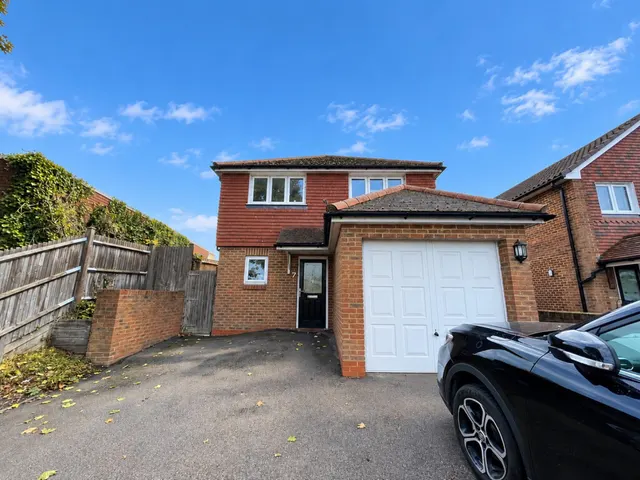 Vale Rise, TN9, photo 1