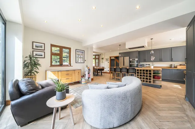 Hereward Avenue, Purley CR8 2NN, photo 1