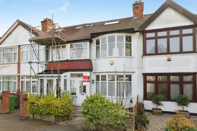 Ainslie Wood Crescent, London, E4, photo 1