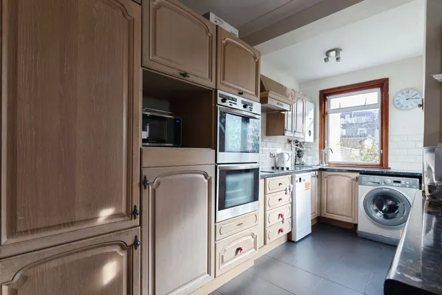 Photo 3 — Ainslie Wood Crescent, London, E4