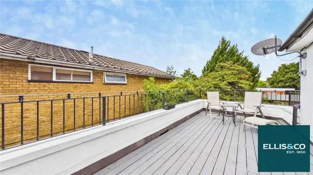 The Vale, Golders Green, NW11, photo 1