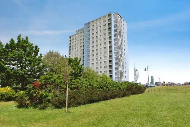 Harbour Tower, Trinity Green, PO12, photo 2