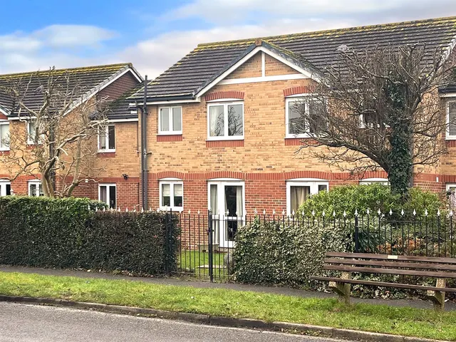 Wakehurst Place, Rustington, photo 1
