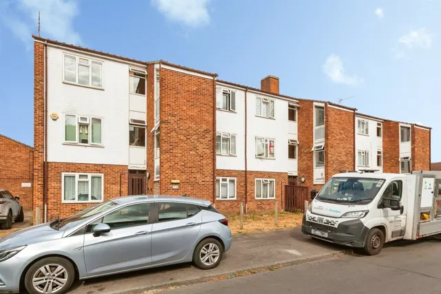 Fox Road, Slough, photo 1