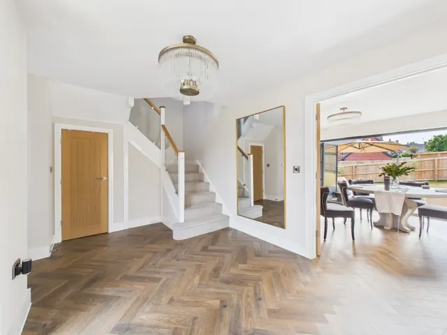 Photo 2 — Donvalley Crescent