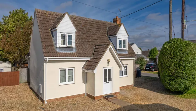 Photo 2 — Crown Avenue, Christchurch, Wisbech, PE14 9NE