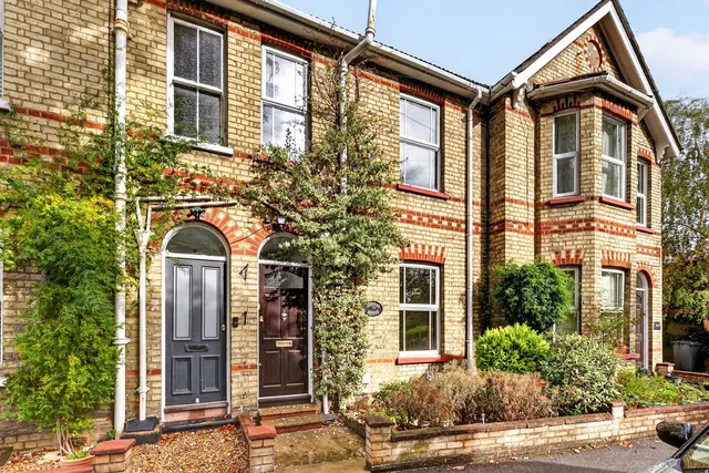 3 bedroom house, Laburnum Road, Chertsey, KT16