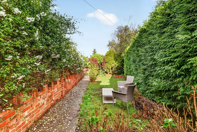 Laburnum Road, Chertsey, KT16, photo 2