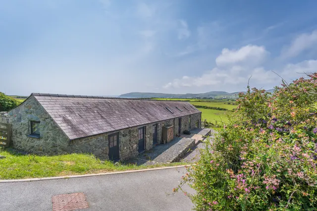 Geufron Barn, Aberdaron, LL53, photo 1
