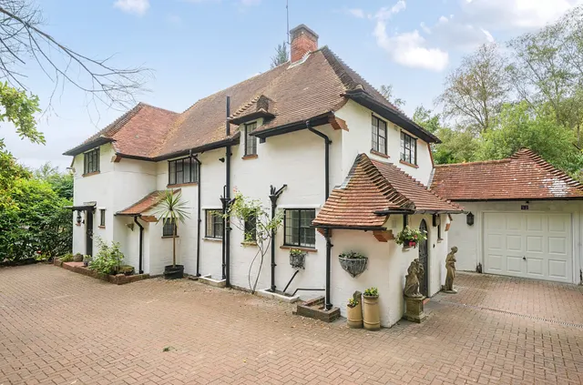 Crawley Hill, Camberley, Surrey, GU15 2BY, photo 1
